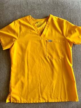 FIGS Women's Catarina V-Neck Scrub Top in yellow. Sz small